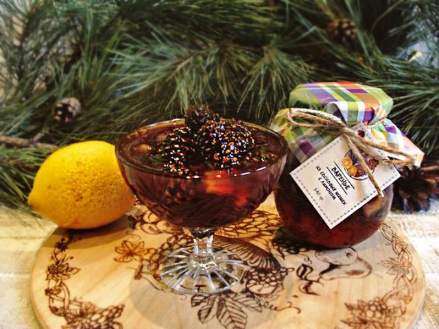 Варенье из сосновых шишек с дольками лимона