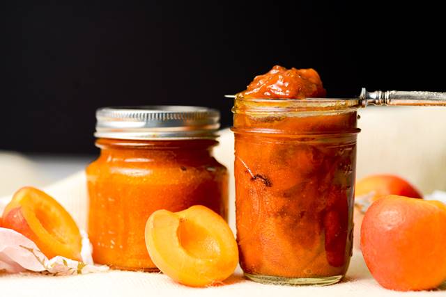 Кабачковый джем с курагой в банке