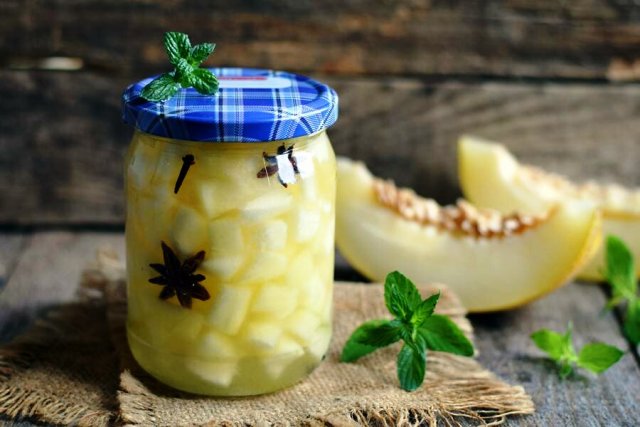 Қысқы қауынға дайындық: маринадтау, джем, компоттар, кептіру, консервілеудің ең жақсы рецептері