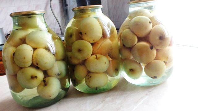 Компот из целых яблок