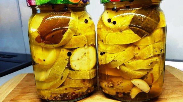 Маринованные кабачки в банке