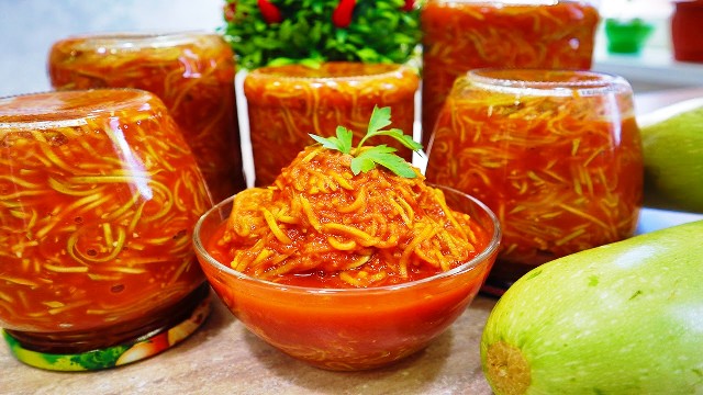 Острый овощной салат с кабачками