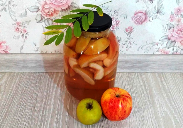 Яблочные дольки в стеклянной банке