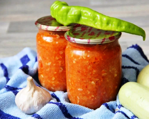 Пикантные острые кабачки в банке