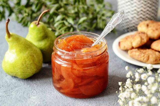 Прозрачные кубики груш в кофейном сиропе