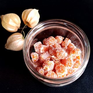 Советую всем приготовить засахаренный физалис, который больше напоминает свежие цукаты и отлично заменит или украсит другой десерт
