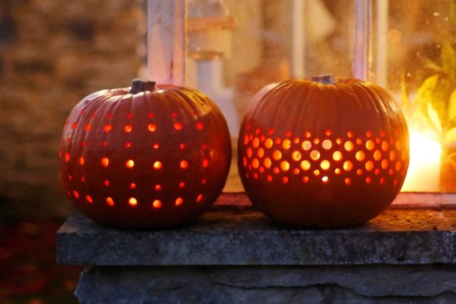 Светящийся фонарь из тыквы с LED-подсветкой