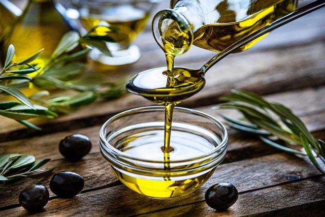 Кәстрөлдегі өсімдіктің тамыр жүйесі